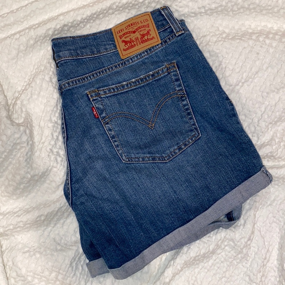 Levi’s Distressed Shorts - Picture 2 of 5